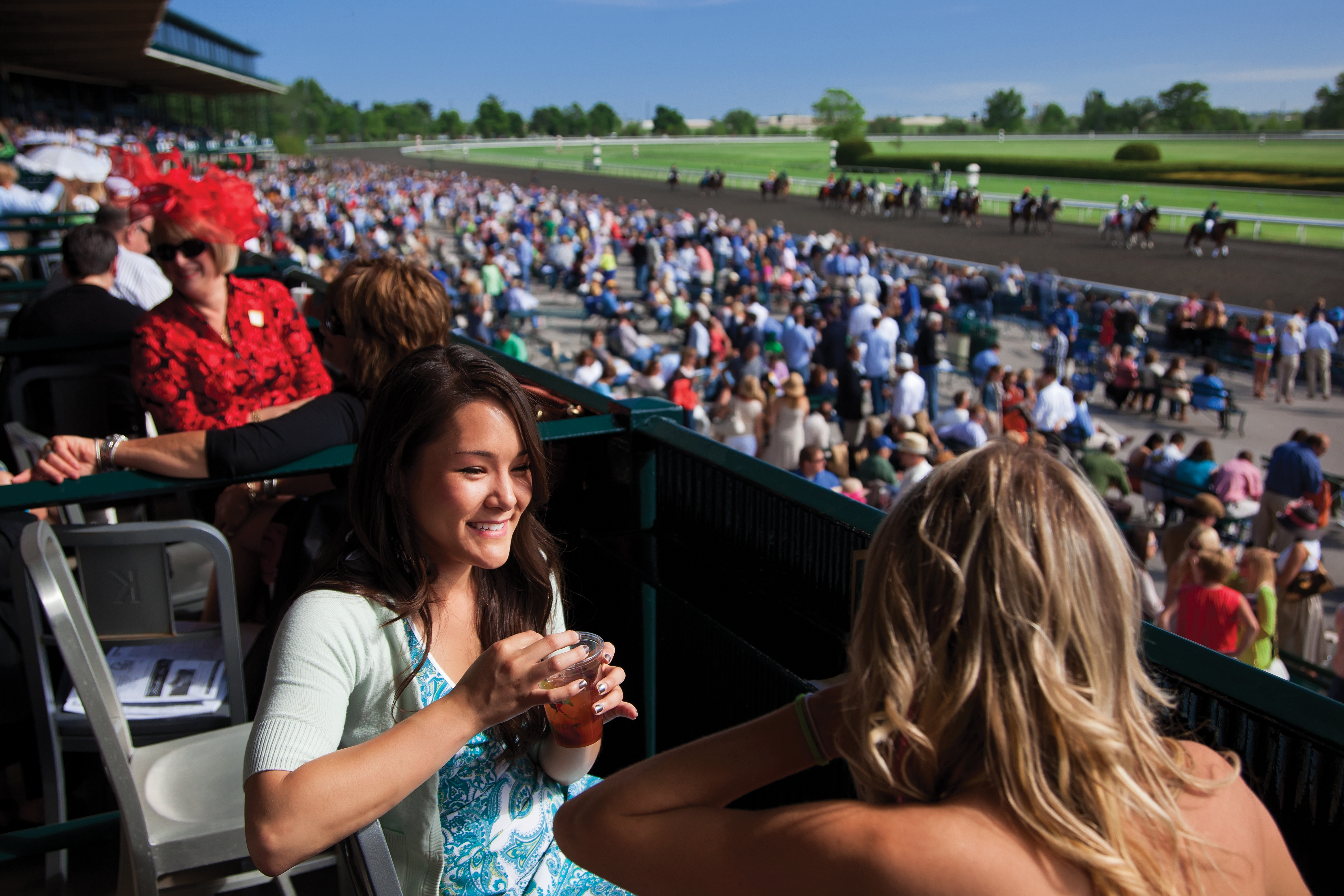Sunny-Day-in-the-Stands-at-Keeneland